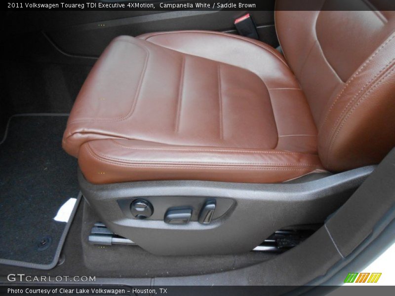 Campanella White / Saddle Brown 2011 Volkswagen Touareg TDI Executive 4XMotion