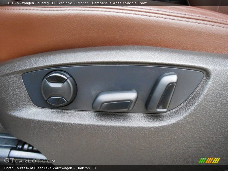 Campanella White / Saddle Brown 2011 Volkswagen Touareg TDI Executive 4XMotion