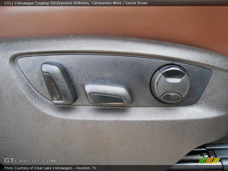 Campanella White / Saddle Brown 2011 Volkswagen Touareg TDI Executive 4XMotion