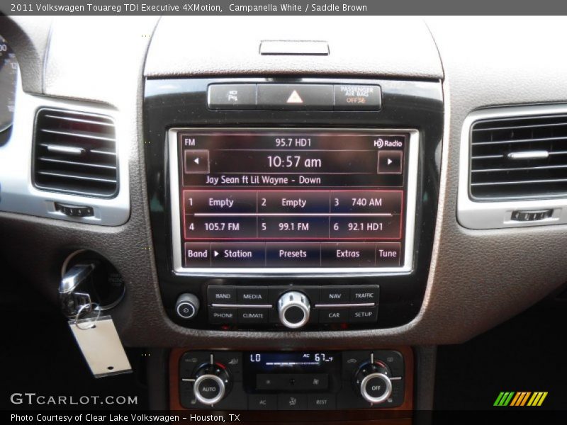 Campanella White / Saddle Brown 2011 Volkswagen Touareg TDI Executive 4XMotion