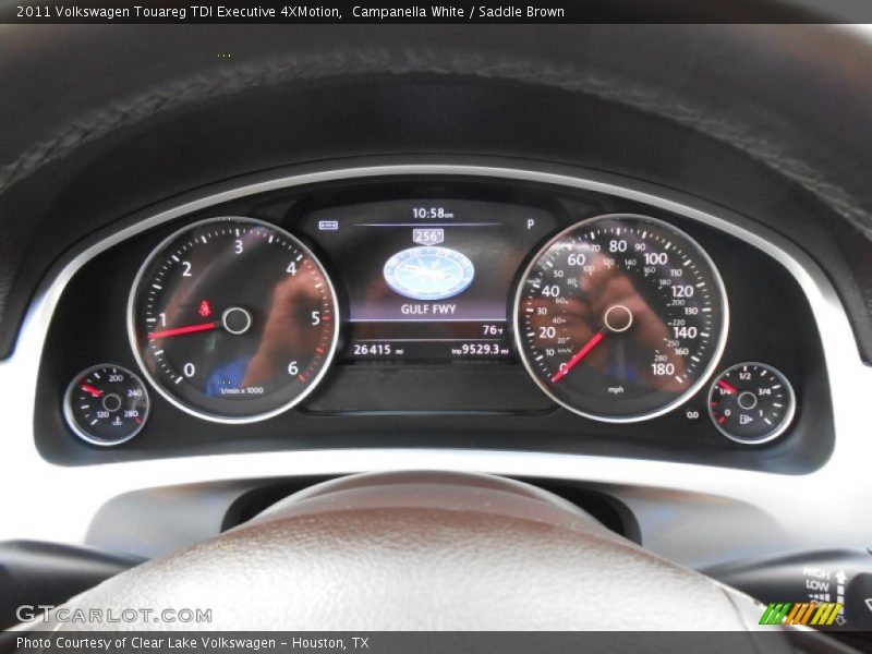 Campanella White / Saddle Brown 2011 Volkswagen Touareg TDI Executive 4XMotion