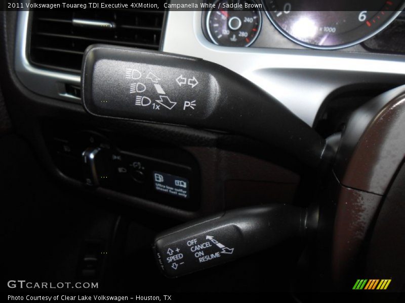 Campanella White / Saddle Brown 2011 Volkswagen Touareg TDI Executive 4XMotion