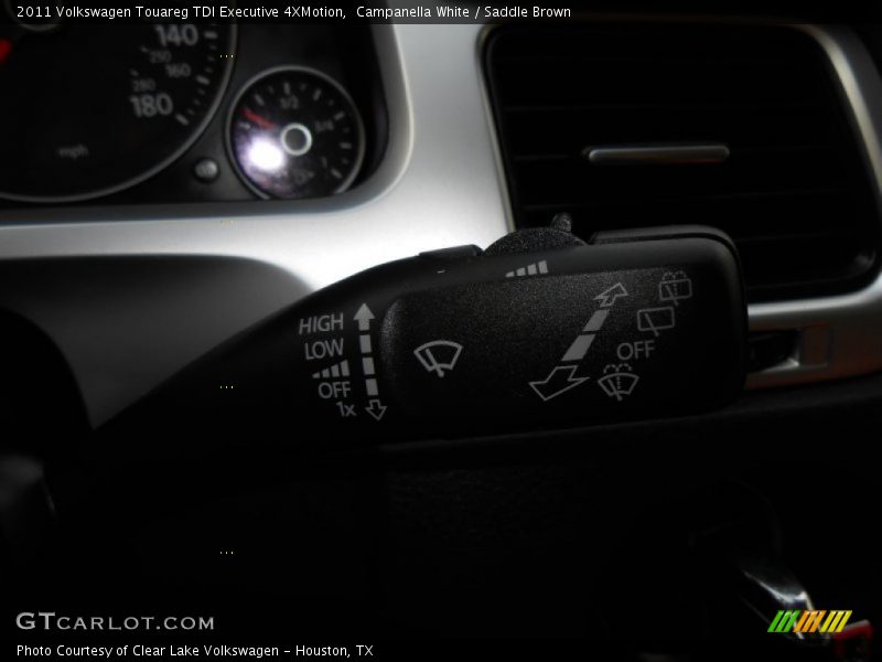 Campanella White / Saddle Brown 2011 Volkswagen Touareg TDI Executive 4XMotion