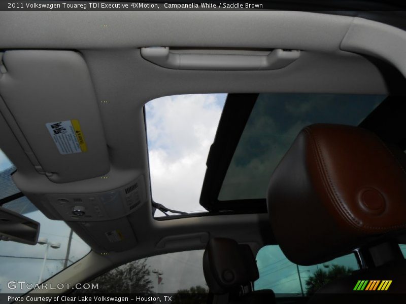 Campanella White / Saddle Brown 2011 Volkswagen Touareg TDI Executive 4XMotion