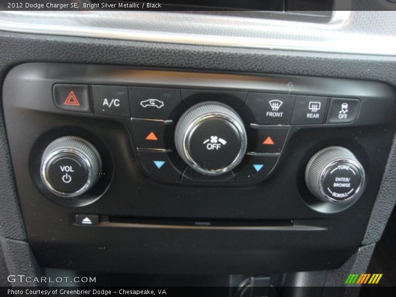 Bright Silver Metallic / Black 2012 Dodge Charger SE