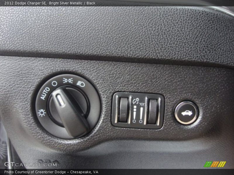 Bright Silver Metallic / Black 2012 Dodge Charger SE