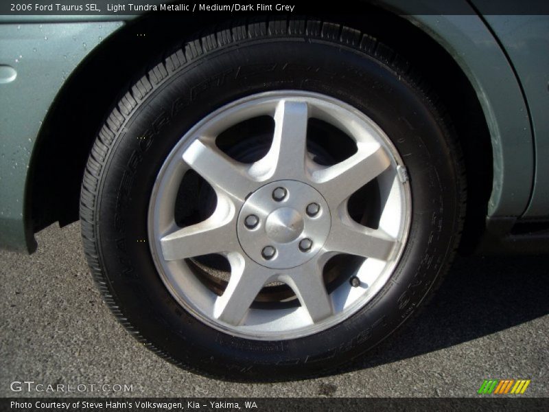 Light Tundra Metallic / Medium/Dark Flint Grey 2006 Ford Taurus SEL