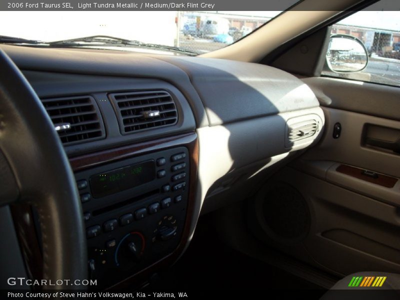 Light Tundra Metallic / Medium/Dark Flint Grey 2006 Ford Taurus SEL