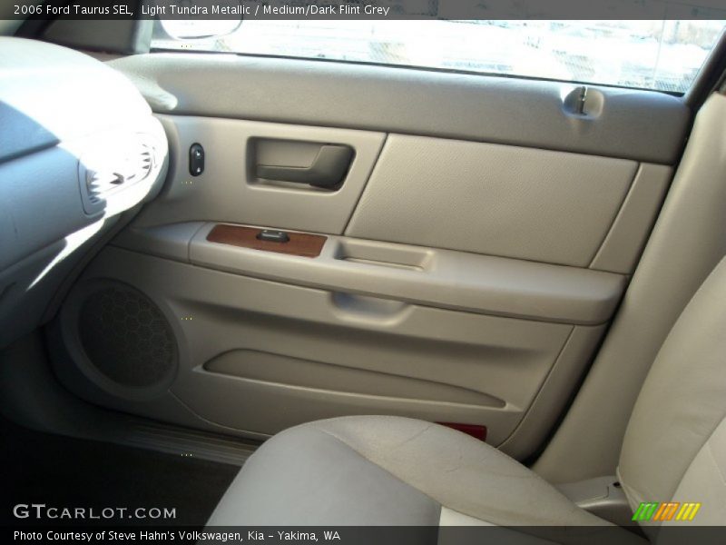 Light Tundra Metallic / Medium/Dark Flint Grey 2006 Ford Taurus SEL