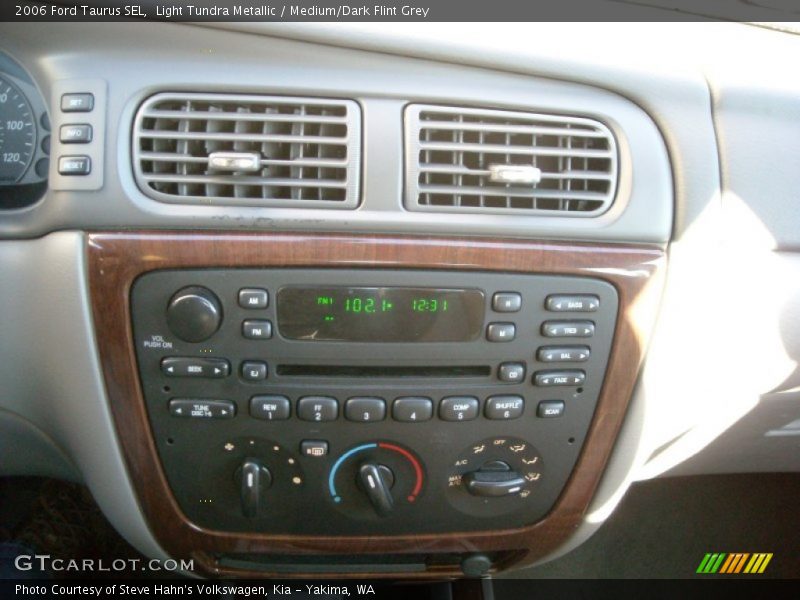 Light Tundra Metallic / Medium/Dark Flint Grey 2006 Ford Taurus SEL