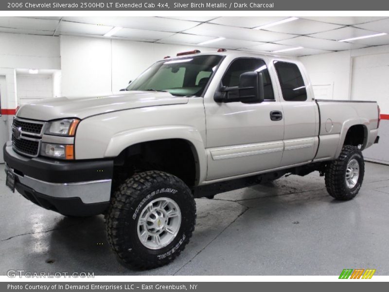 Front 3/4 View of 2006 Silverado 2500HD LT Extended Cab 4x4