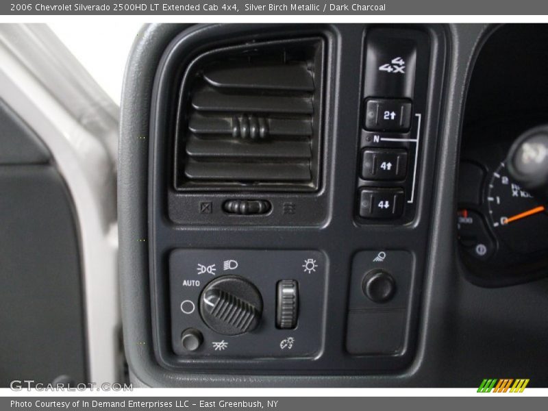 Controls of 2006 Silverado 2500HD LT Extended Cab 4x4