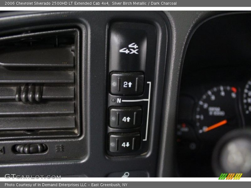 Controls of 2006 Silverado 2500HD LT Extended Cab 4x4