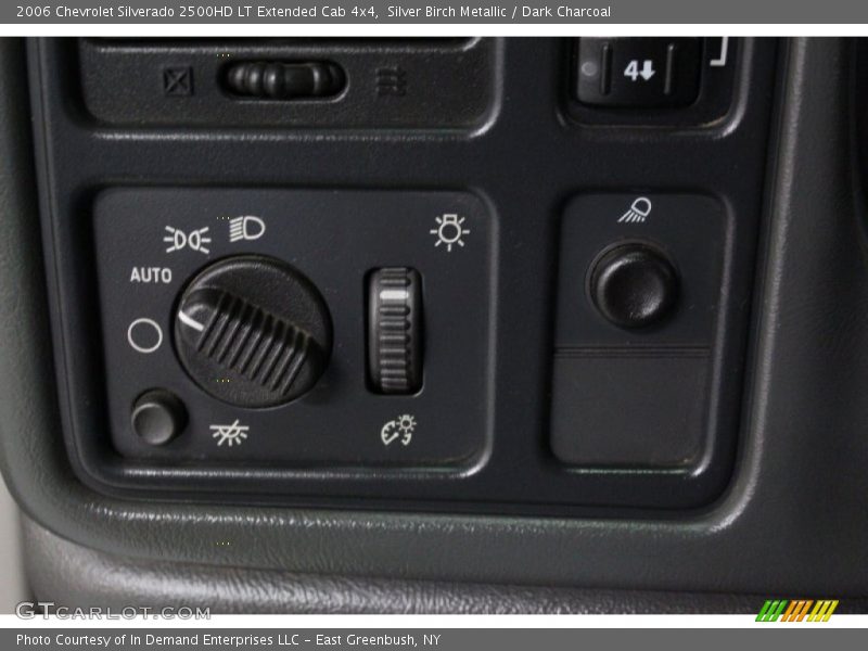 Controls of 2006 Silverado 2500HD LT Extended Cab 4x4