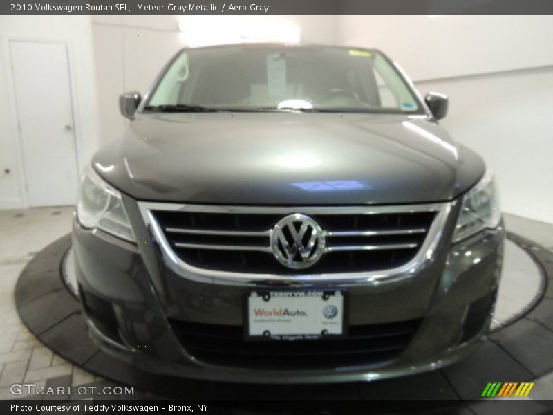 Meteor Gray Metallic / Aero Gray 2010 Volkswagen Routan SEL