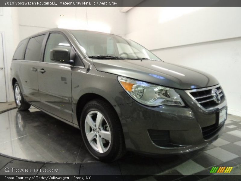 Meteor Gray Metallic / Aero Gray 2010 Volkswagen Routan SEL