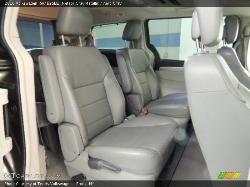 Meteor Gray Metallic / Aero Gray 2010 Volkswagen Routan SEL