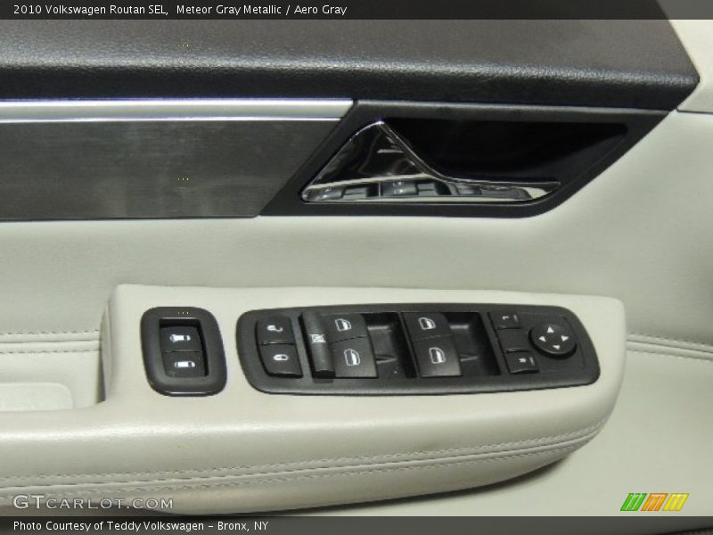 Meteor Gray Metallic / Aero Gray 2010 Volkswagen Routan SEL