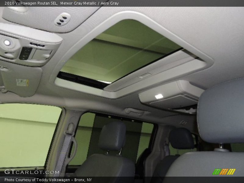 Meteor Gray Metallic / Aero Gray 2010 Volkswagen Routan SEL