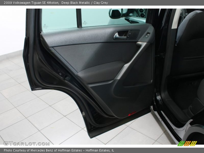 Deep Black Metallic / Clay Grey 2009 Volkswagen Tiguan SE 4Motion