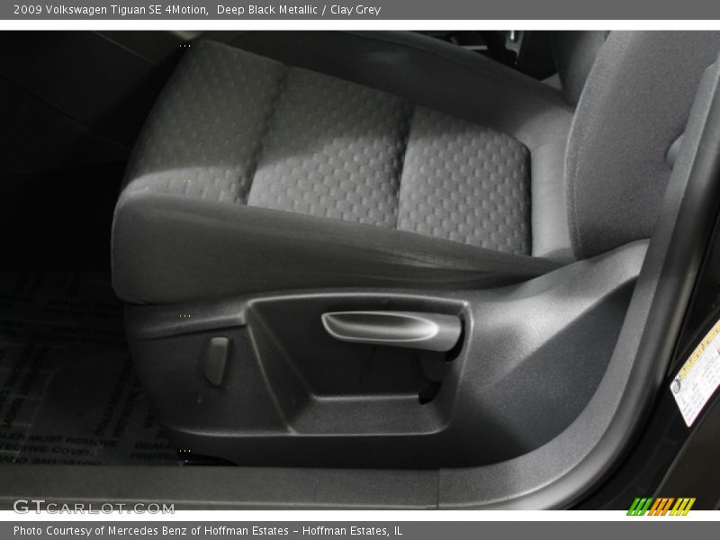 Deep Black Metallic / Clay Grey 2009 Volkswagen Tiguan SE 4Motion