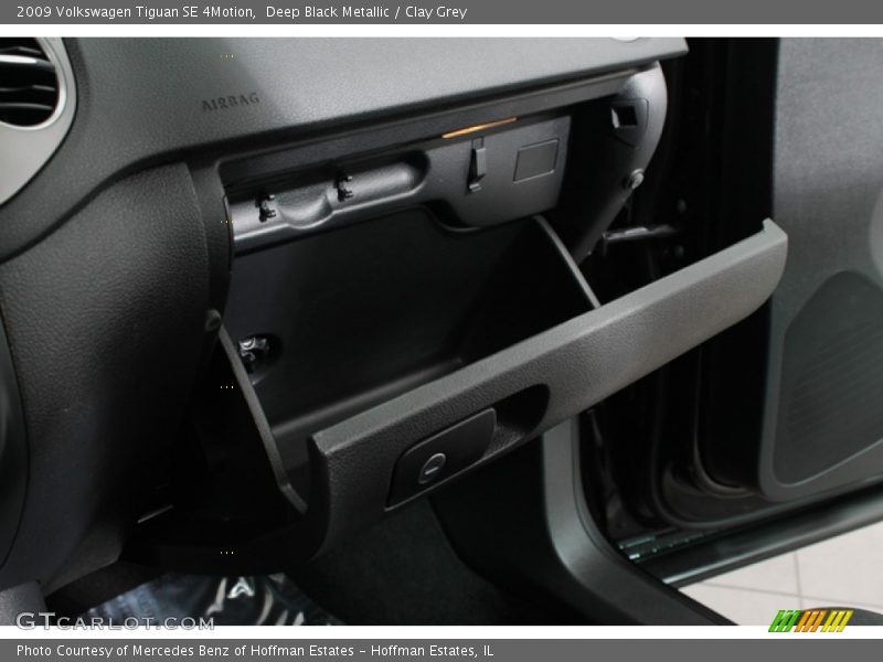 Deep Black Metallic / Clay Grey 2009 Volkswagen Tiguan SE 4Motion