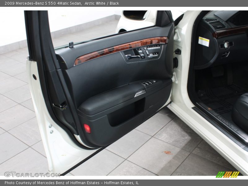 Arctic White / Black 2009 Mercedes-Benz S 550 4Matic Sedan