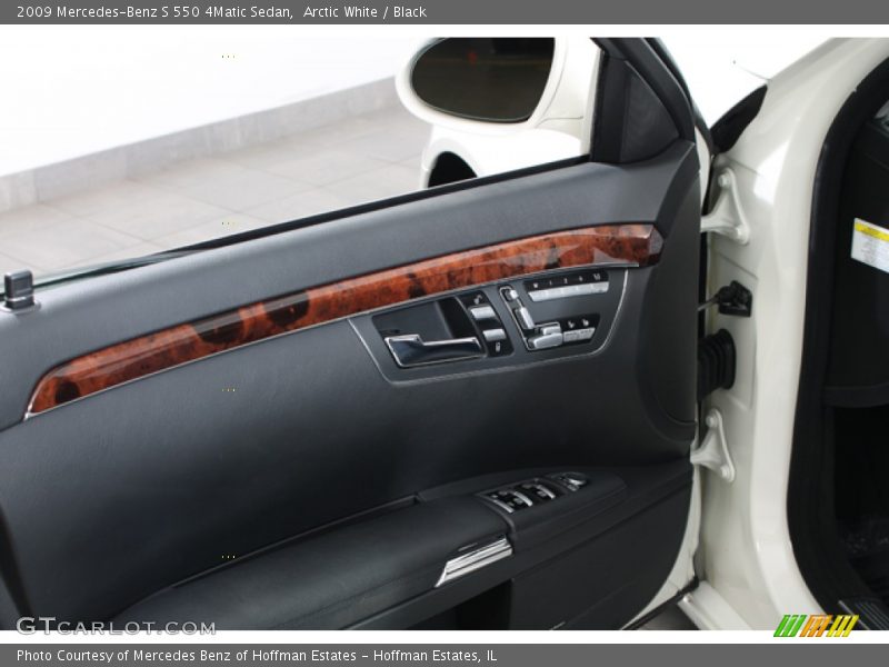 Arctic White / Black 2009 Mercedes-Benz S 550 4Matic Sedan