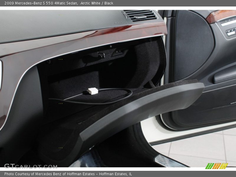 Arctic White / Black 2009 Mercedes-Benz S 550 4Matic Sedan