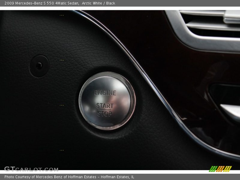 Arctic White / Black 2009 Mercedes-Benz S 550 4Matic Sedan