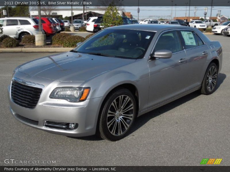 Front 3/4 View of 2013 300 S V6