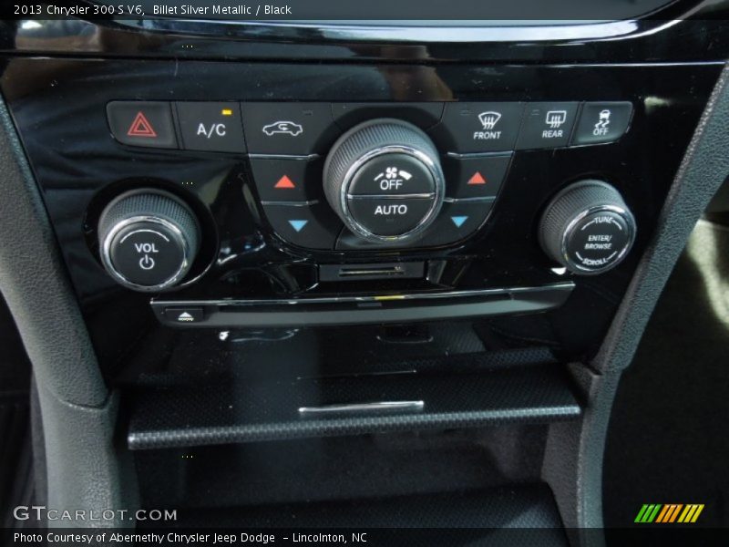 Controls of 2013 300 S V6