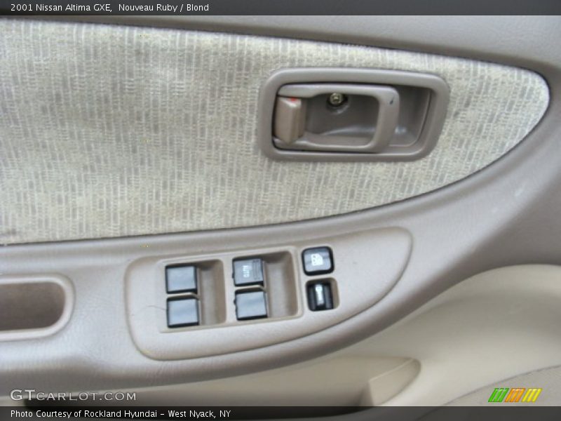 Nouveau Ruby / Blond 2001 Nissan Altima GXE