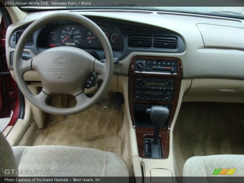 Nouveau Ruby / Blond 2001 Nissan Altima GXE