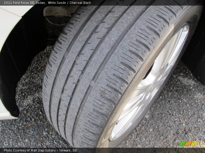 White Suede / Charcoal Black 2011 Ford Focus SEL Sedan