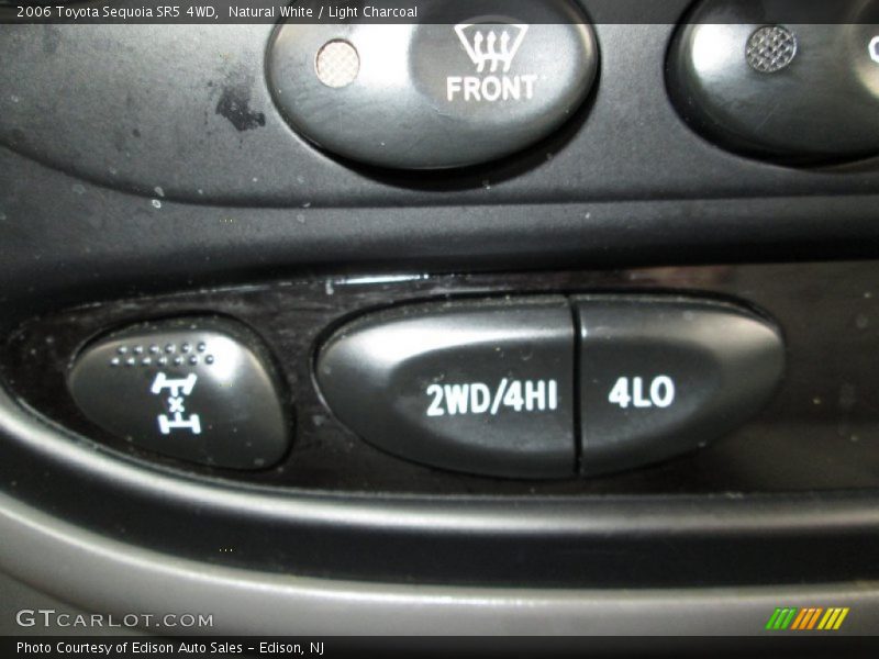 Natural White / Light Charcoal 2006 Toyota Sequoia SR5 4WD