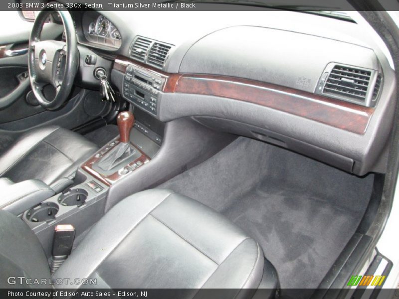 Dashboard of 2003 3 Series 330xi Sedan