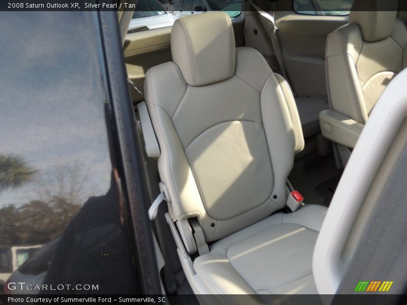 Silver Pearl / Tan 2008 Saturn Outlook XR
