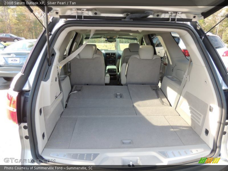 Silver Pearl / Tan 2008 Saturn Outlook XR