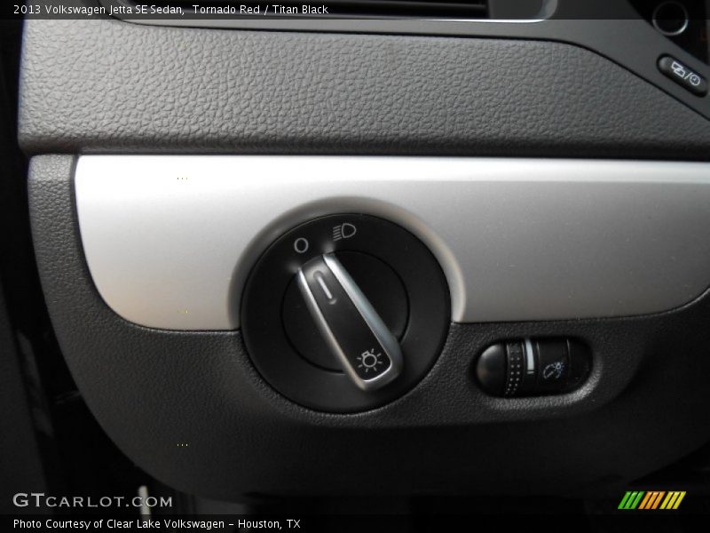 Tornado Red / Titan Black 2013 Volkswagen Jetta SE Sedan