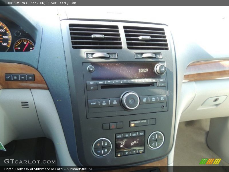 Silver Pearl / Tan 2008 Saturn Outlook XR