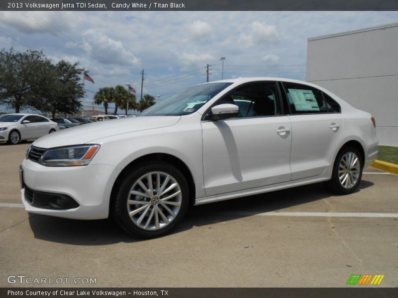 Candy White / Titan Black 2013 Volkswagen Jetta TDI Sedan