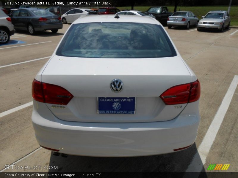 Candy White / Titan Black 2013 Volkswagen Jetta TDI Sedan