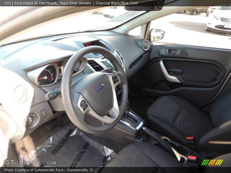Ingot Silver Metallic / Charcoal Black/Blue Cloth 2011 Ford Fiesta SE Hatchback