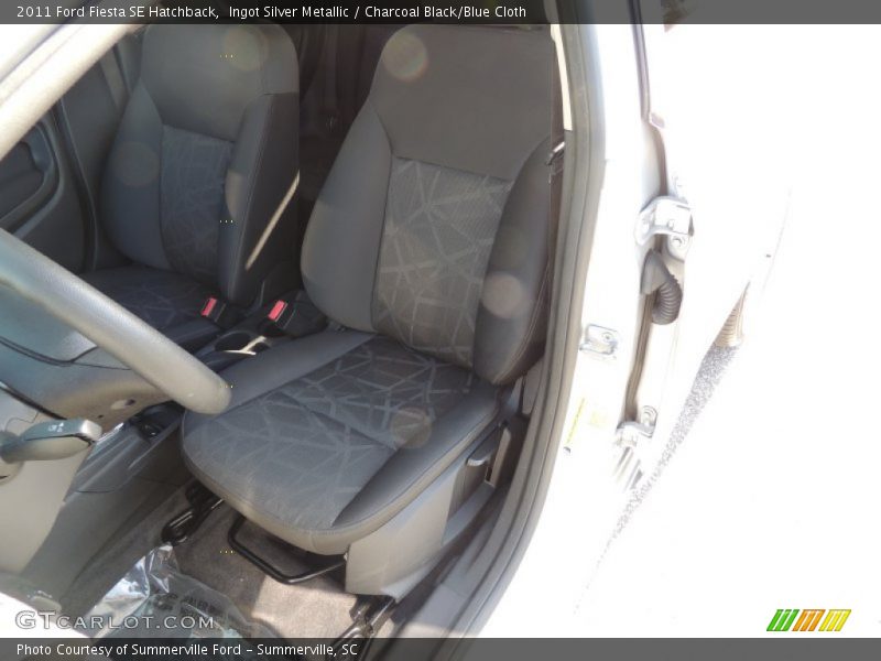 Ingot Silver Metallic / Charcoal Black/Blue Cloth 2011 Ford Fiesta SE Hatchback