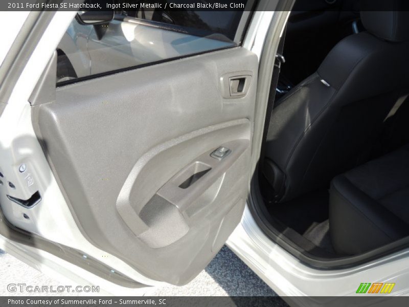 Ingot Silver Metallic / Charcoal Black/Blue Cloth 2011 Ford Fiesta SE Hatchback