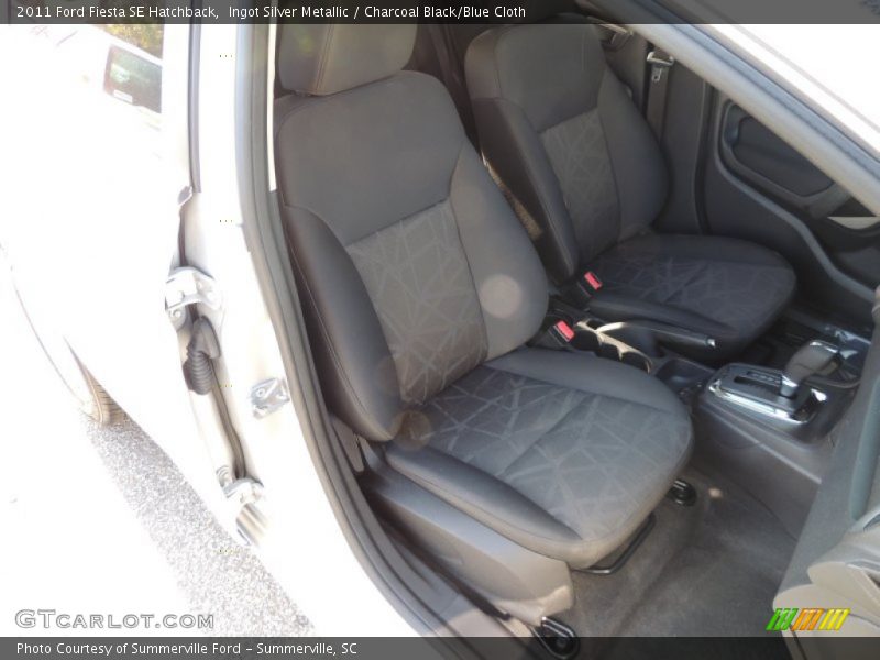 Ingot Silver Metallic / Charcoal Black/Blue Cloth 2011 Ford Fiesta SE Hatchback