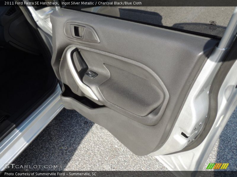 Ingot Silver Metallic / Charcoal Black/Blue Cloth 2011 Ford Fiesta SE Hatchback