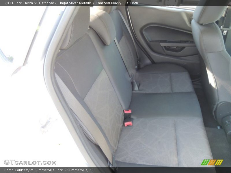 Ingot Silver Metallic / Charcoal Black/Blue Cloth 2011 Ford Fiesta SE Hatchback