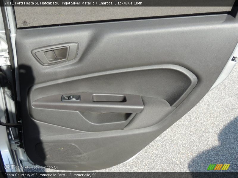 Ingot Silver Metallic / Charcoal Black/Blue Cloth 2011 Ford Fiesta SE Hatchback